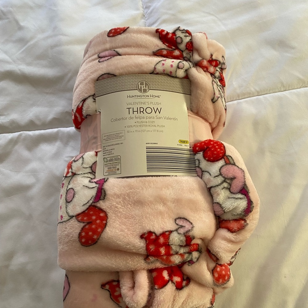 NWT Huntington home valentines plush throw - Picture 2 of 7